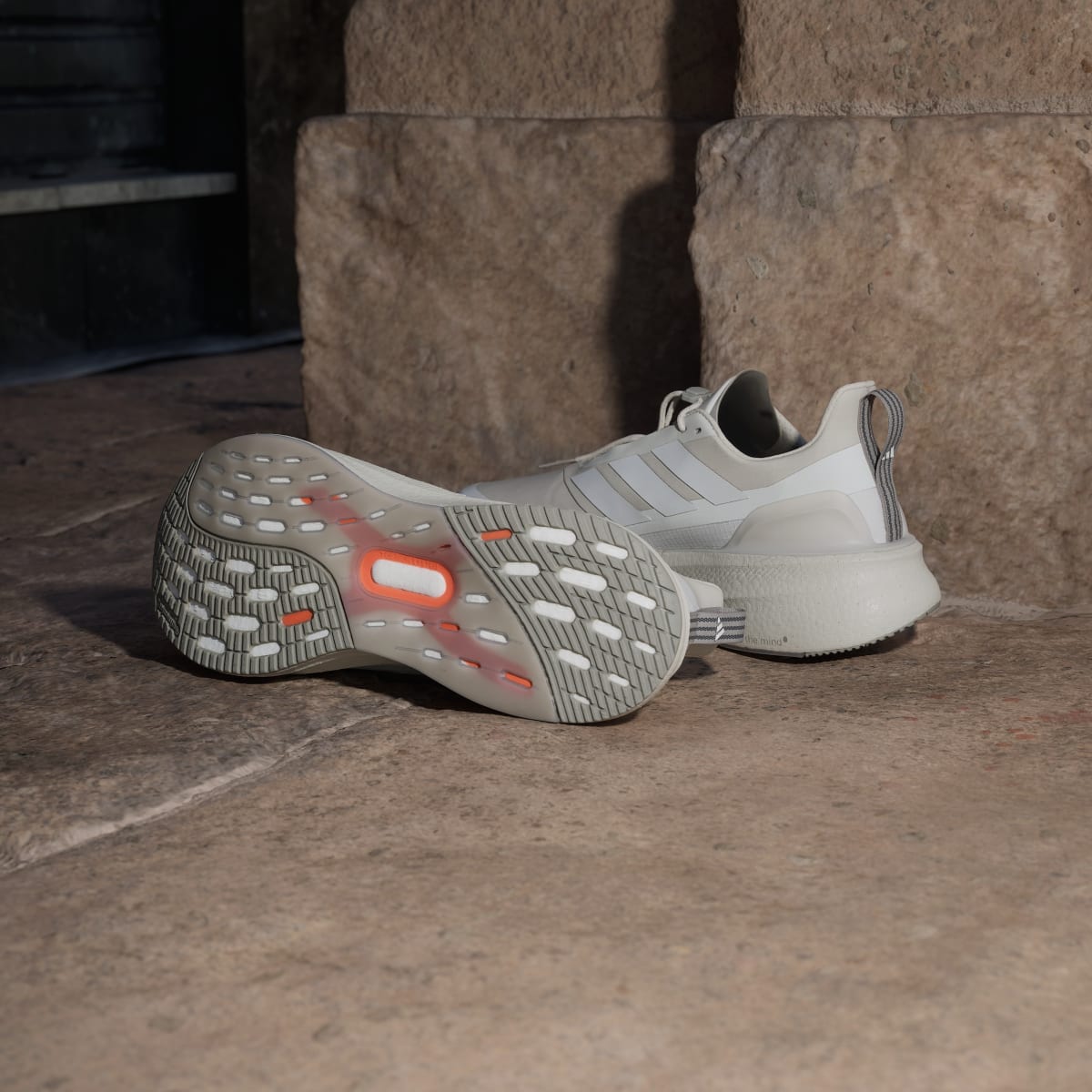 Overkicks - Adidas Ultra Boost 5X Hermanos Koumori Wonder Aluminum (JQ5387) - par completo