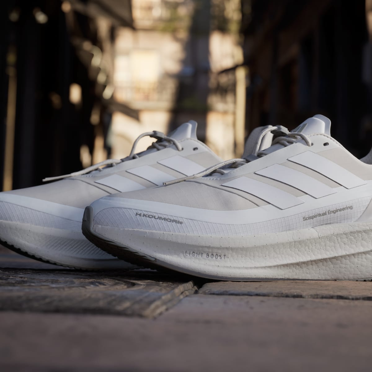 Overkicks - Adidas Ultra Boost 5X Hermanos Koumori Wonder Aluminum (JQ5387) - detalle