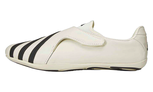Overkicks - Adidas Vario Flat Earther Pharrell White Black (KI7668) - vista lateral
