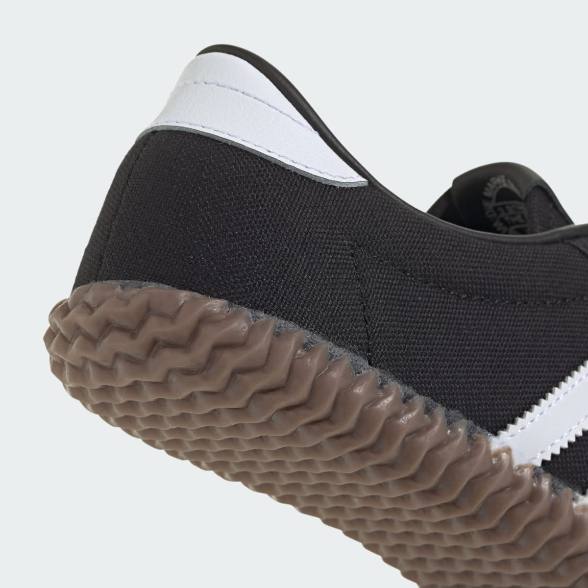 Overkicks - Adidas Volley Plimsole Core Black Cloud White Gum (Womens) (JR6016) - detalle