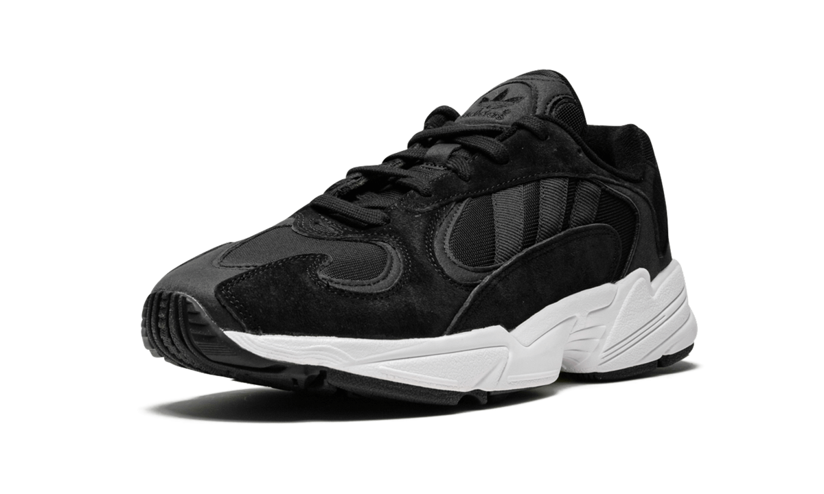 Overkicks - Adidas Yung-1 Black White (CG7121) - detalle suela