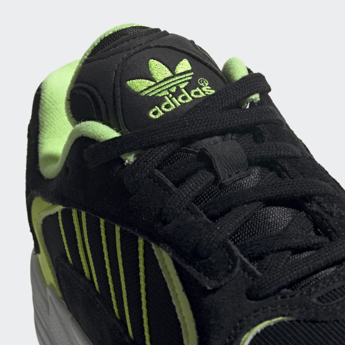 Overkicks - Adidas Yung-1 Core Black Hi Res Yellow (EE5317) - detalle