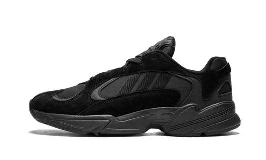 Overkicks - Adidas Yung-1 Triple Black (G27026) - vista lateral