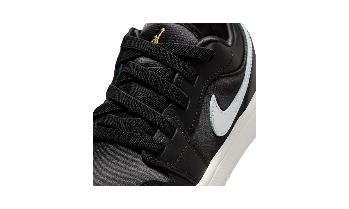 Overkicks - Air Jordan 1 Low Alt SE Black Silver Sail Gold (PS) (FZ3920-001) - imagen 7