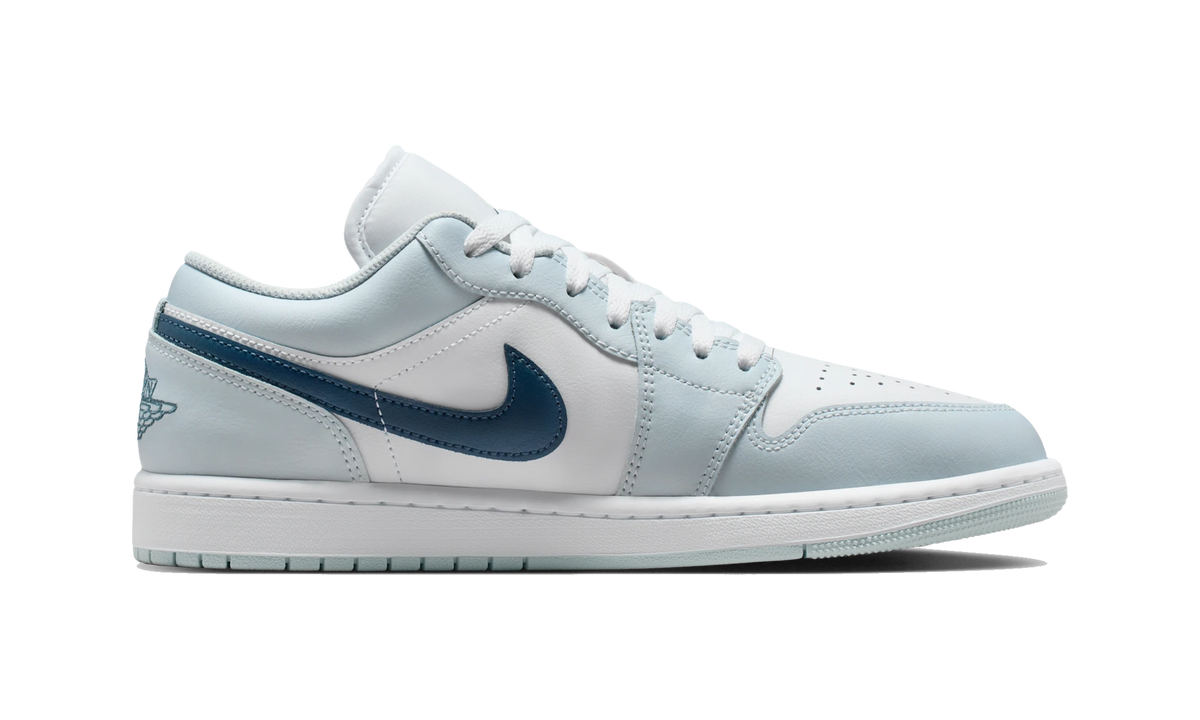 Overkicks - Air Jordan 1 Low Aura Squadron Blue (553558-400) - detalle suela