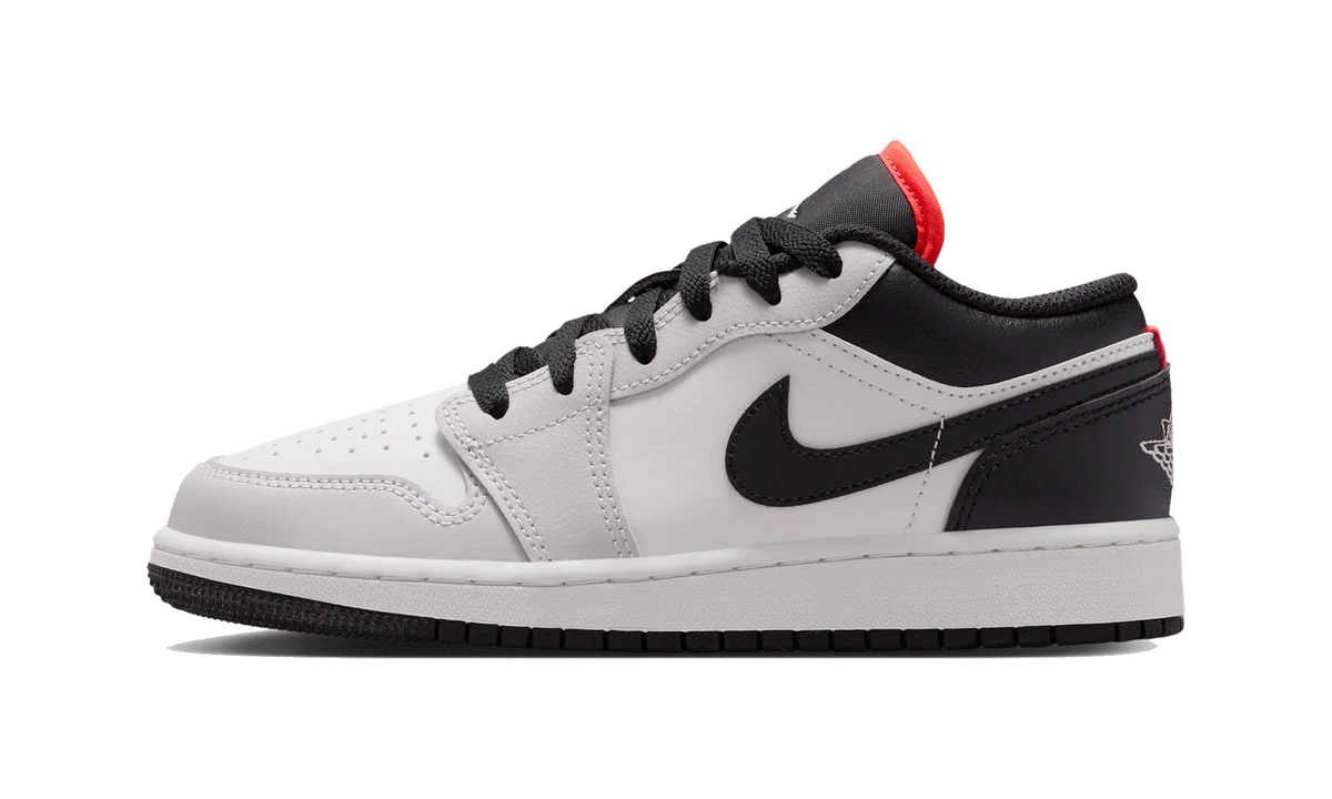 Overkicks - Air Jordan 1 Low Black Summit White Infrared (GS) (553560-045) - vista lateral