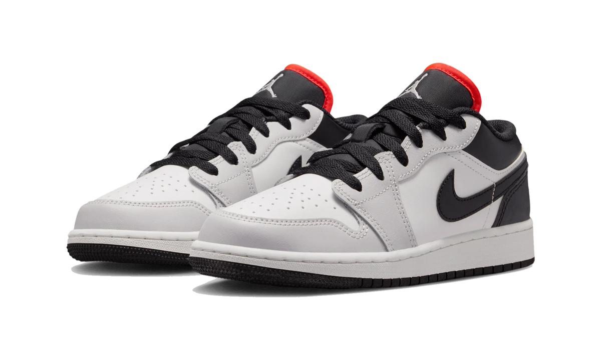 Overkicks - Air Jordan 1 Low Black Summit White Infrared (GS) (553560-045) - imagen 2