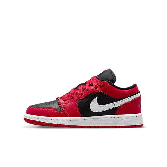Overkicks - Air Jordan 1 Low Black Very Berry (GS) (553560-061) - vista lateral