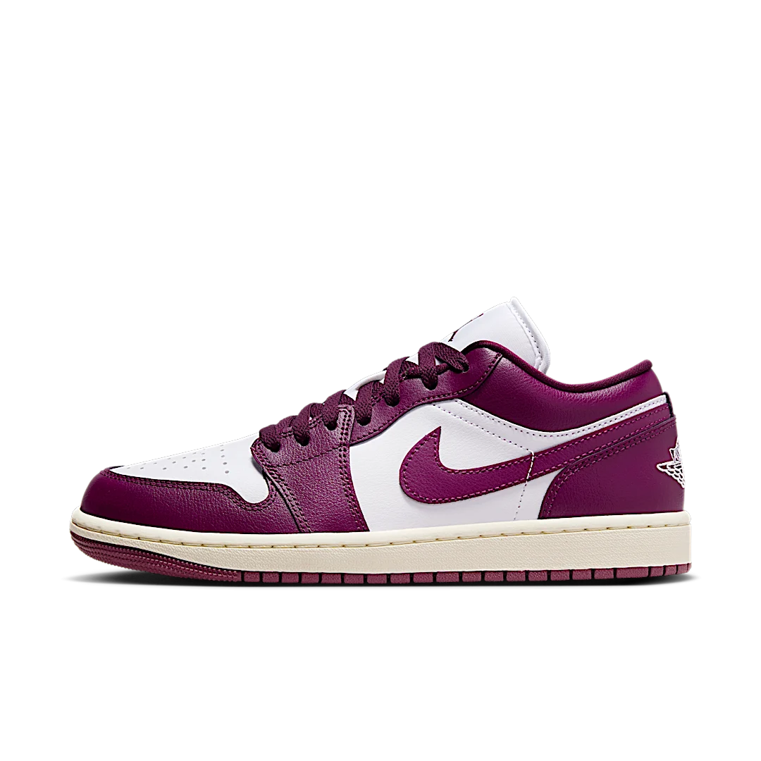 Overkicks - Air Jordan 1 Low Bordeaux (DC0774-161) - vista lateral
