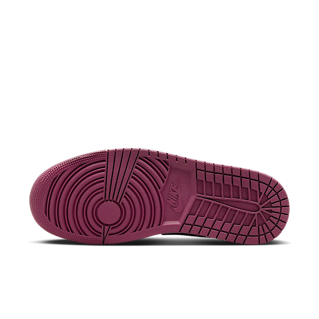 Overkicks - Air Jordan 1 Low Bordeaux (DC0774-161) - detalle suela