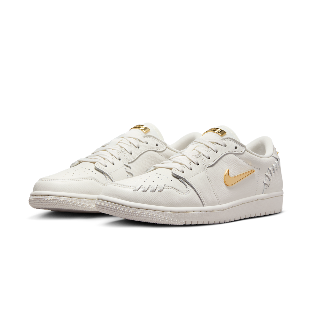 Overkicks - Air Jordan 1 Low Method of Make Sail Metallic Gold (FN5032-100) - vista trasera