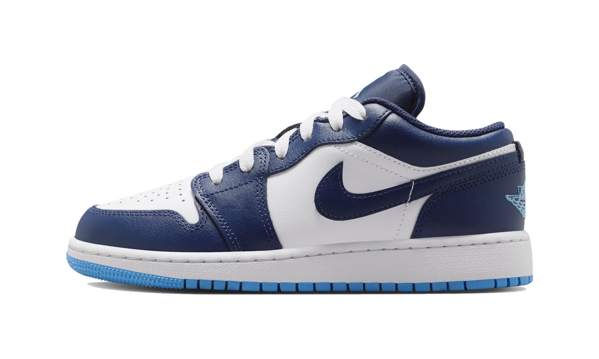 Overkicks - Air Jordan 1 Low Midnight Navy University Blue (GS) (553560-404) - vista lateral