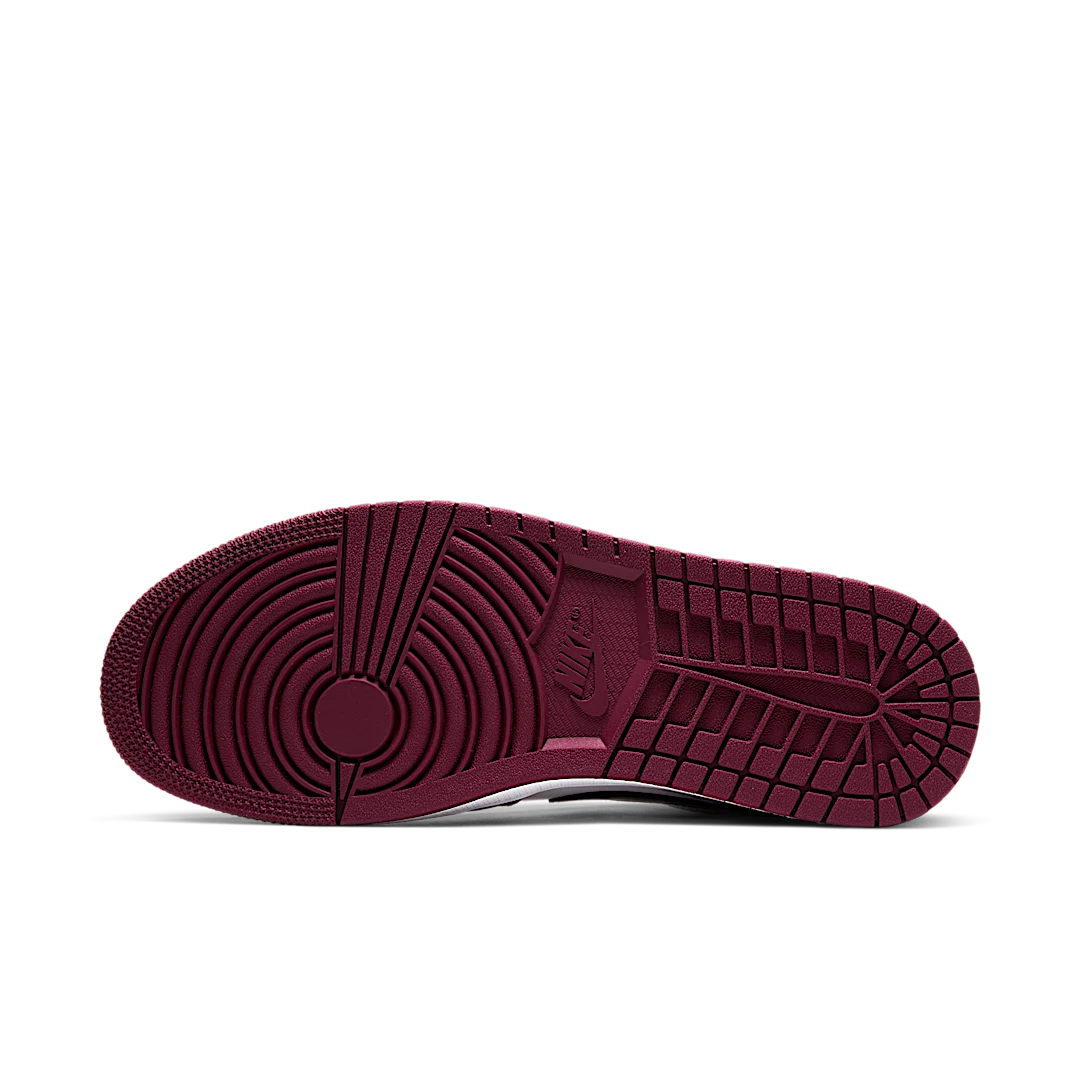 Overkicks - Air Jordan 1 Low Noble Red (553558-604) - detalle suela