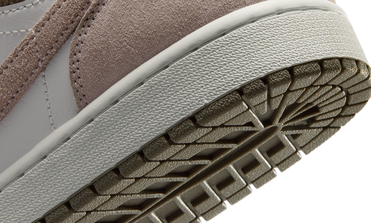 Overkicks - Air Jordan 1 Low Olive Grey Enigma Stone (553558-046) - detalle