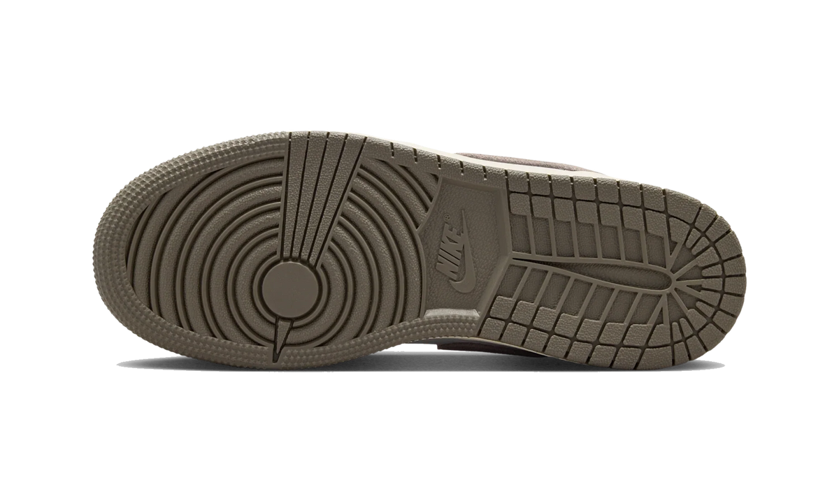 Overkicks - Air Jordan 1 Low Olive Grey Enigma Stone (GS) (553560-026) - imagen 3