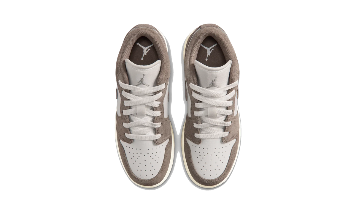 Overkicks - Air Jordan 1 Low Olive Grey Enigma Stone (GS) (553560-026) - imagen 5