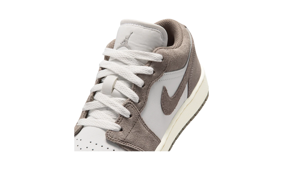 Overkicks - Air Jordan 1 Low Olive Grey Enigma Stone (GS) (553560-026) - imagen 7