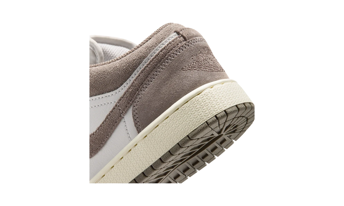 Overkicks - Air Jordan 1 Low Olive Grey Enigma Stone (GS) (553560-026) - imagen 8