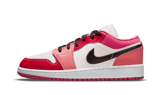 Overkicks - Air Jordan 1 Low Pink Red (GS) (553560-162) - vista lateral