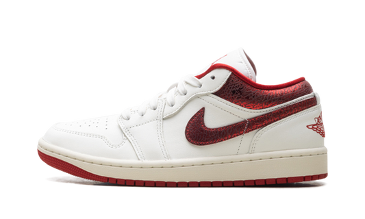 Overkicks - Air Jordan 1 Low Ruby (HJ9338-106) - vista lateral