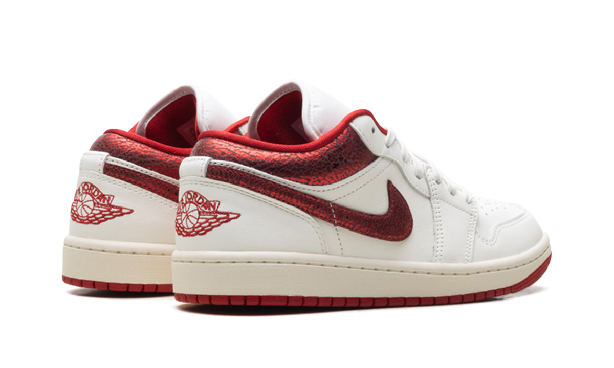 Overkicks - Air Jordan 1 Low Ruby (HJ9338-106) - par completo