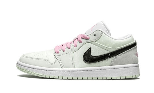 Overkicks - Air Jordan 1 Low SE Barely Green (CZ0776-300) - vista lateral