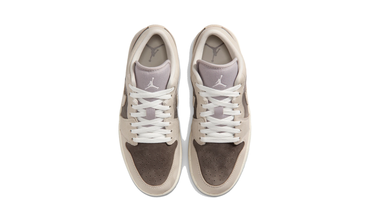 Overkicks - Air Jordan 1 Low SE Enigma Stone Pale Ivory (IB7011-001) - vista superior