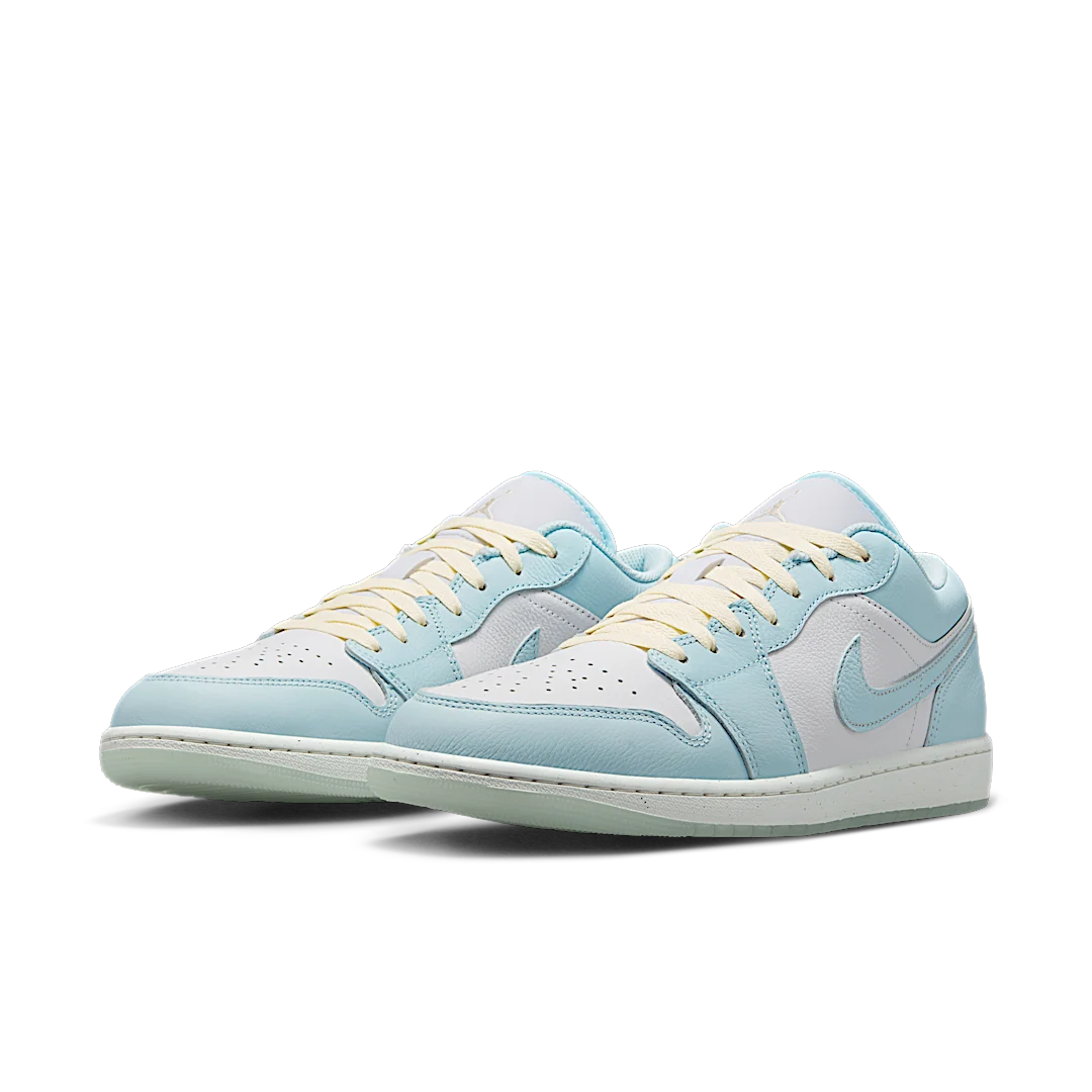 Overkicks - Air Jordan 1 Low SE Glacier Blue Summit White (HJ5999-400) - vista trasera