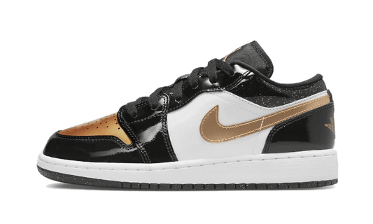 Overkicks - Air Jordan 1 Low SE Gold Toe (GS) (DR6970-071) - vista lateral