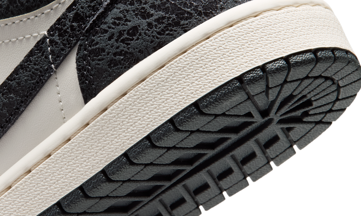 Overkicks - Air Jordan 1 Low SE Iced Carmine (II0595-001) - detalle