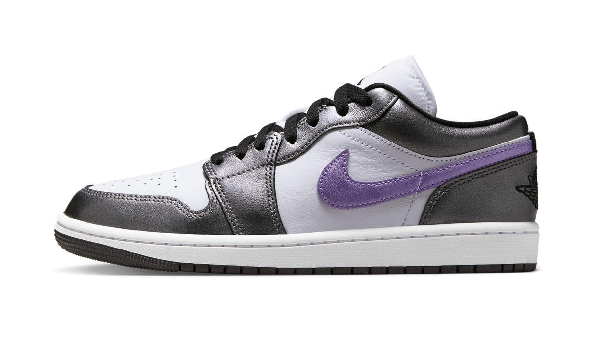 Overkicks - Air Jordan 1 Low SE Metallic Grape Ice (Womens) (HJ5910-105) - vista lateral