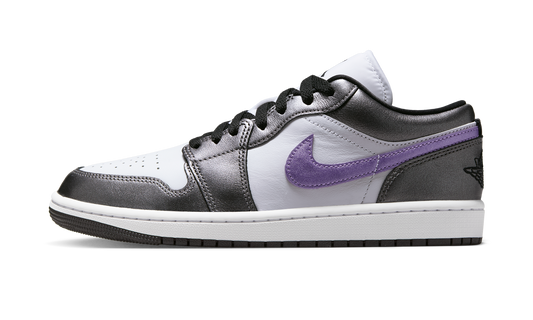 Overkicks - Air Jordan 1 Low SE Metallic Grape Ice (Womens) (HJ5910-105) - vista lateral