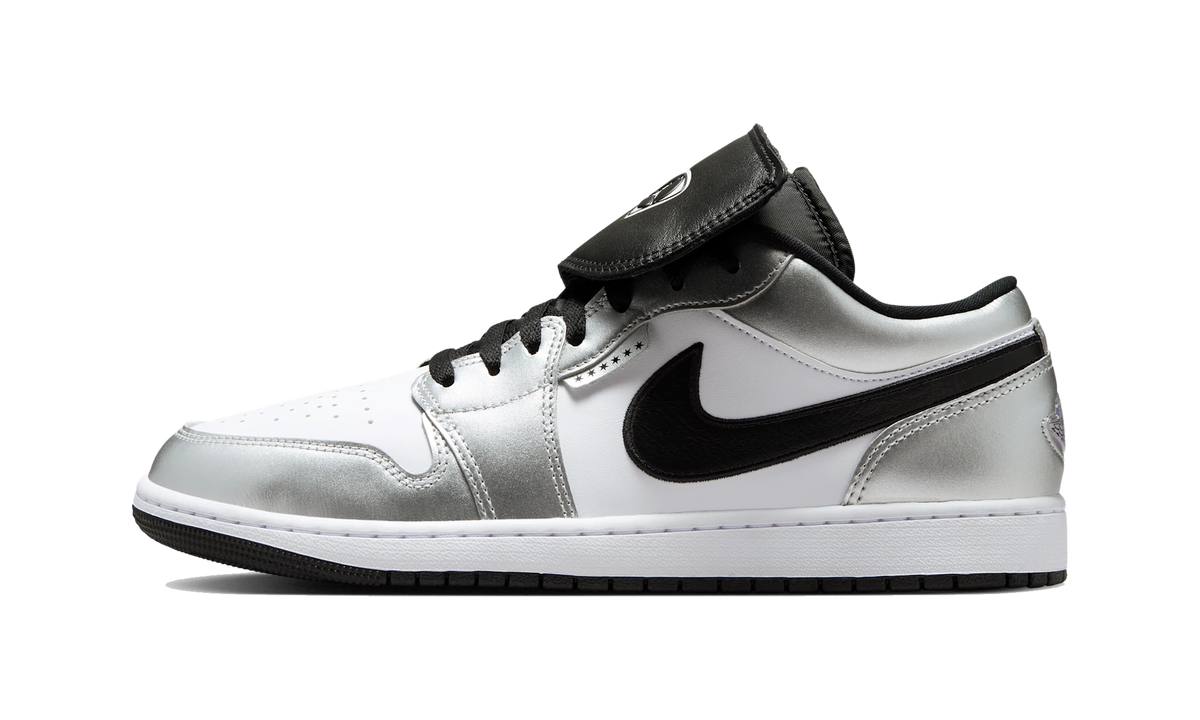 Overkicks - Air Jordan 1 Low SE Metallic Silver Tiempo (IR2278-100) - vista lateral