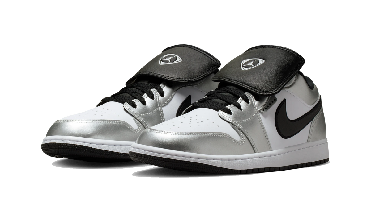Overkicks - Air Jordan 1 Low SE Metallic Silver Tiempo (IR2278-100) - vista trasera