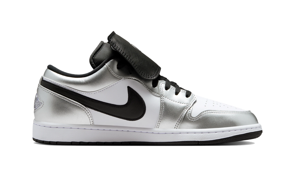 Overkicks - Air Jordan 1 Low SE Metallic Silver Tiempo (IR2278-100) - detalle suela