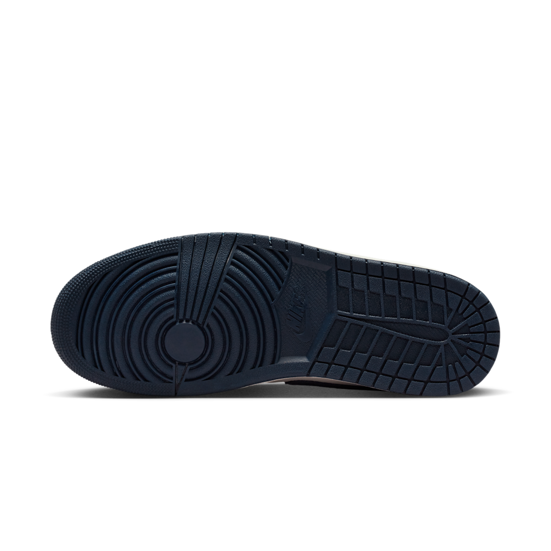 Overkicks - Air Jordan 1 Low SE Obsidian Suede (IO7448-400) - detalle suela
