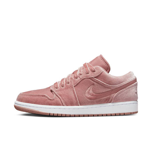 Overkicks - Air Jordan 1 Low SE Pink Velvet (DQ8396-600) - vista lateral