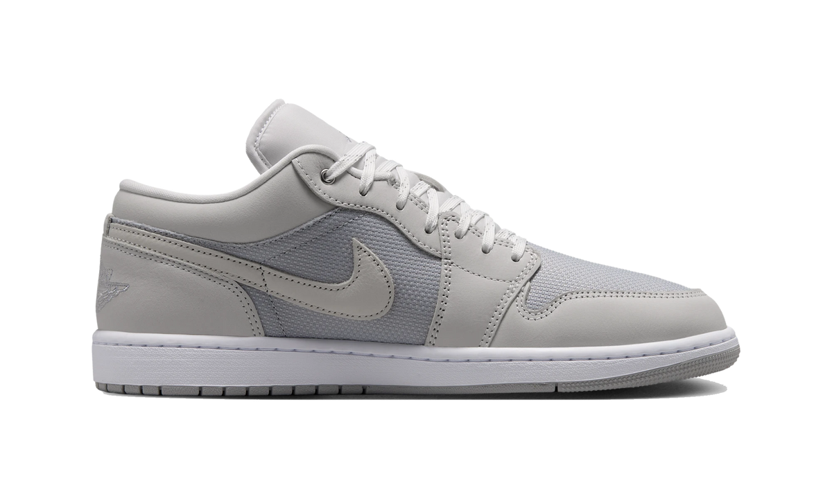 Overkicks - Air Jordan 1 Low SE Soft Pearl Light Smoke Grey (IO2049-100) - detalle suela