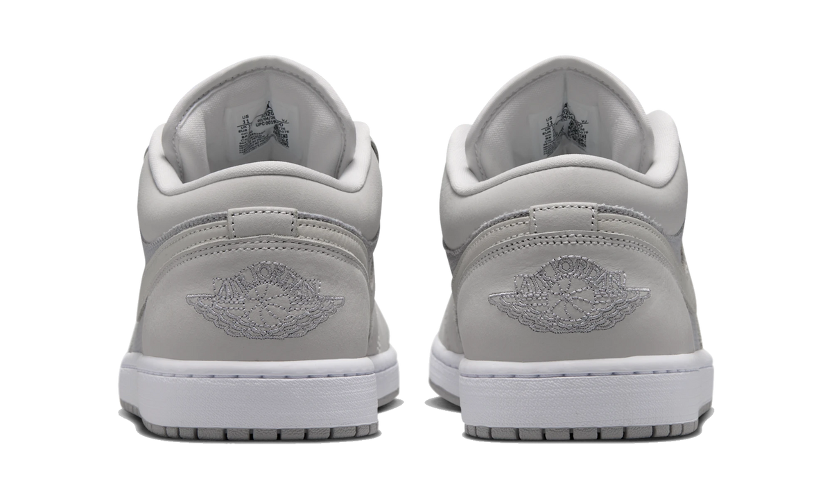 Overkicks - Air Jordan 1 Low SE Soft Pearl Light Smoke Grey (IO2049-100) - detalle talón