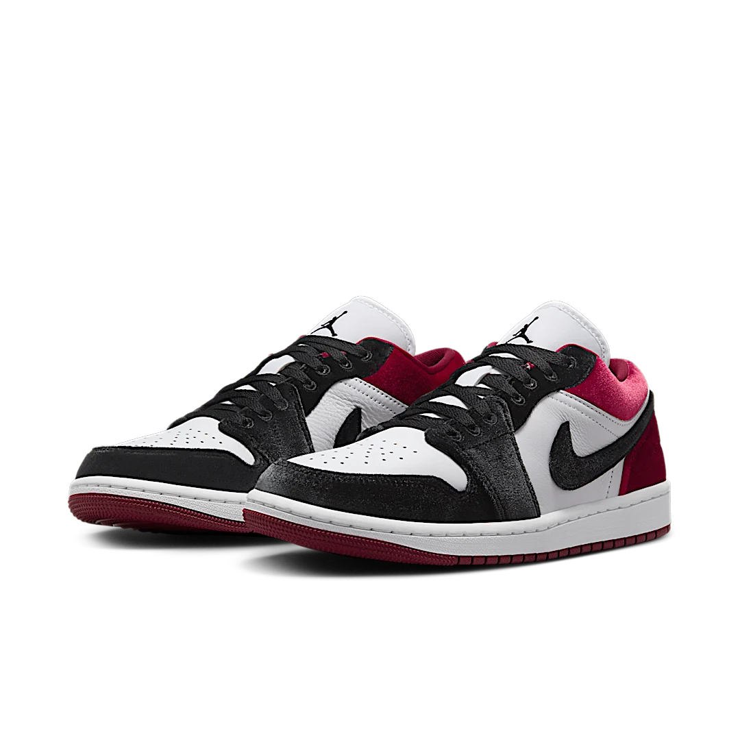 Overkicks - Air Jordan 1 Low SE Velvet Black Toe (FZ3242-001) - vista trasera