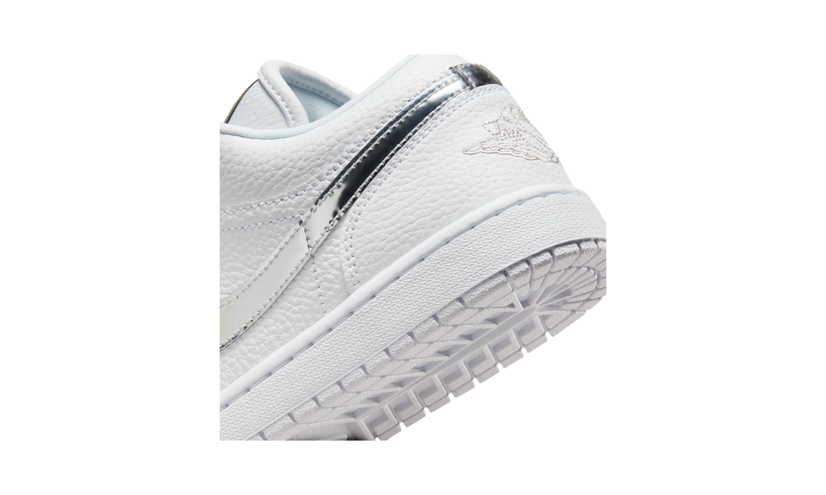 Overkicks - Air Jordan 1 Low SE White Metallic Silver (IQ9381-100) - detalle