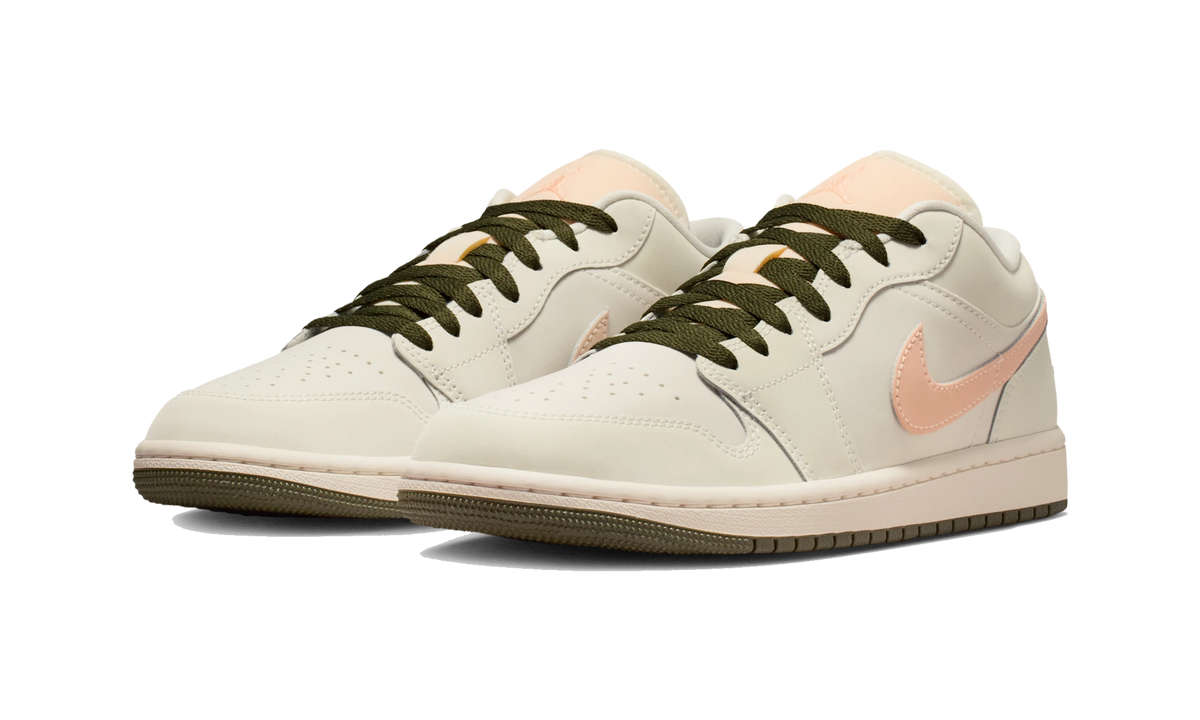 Overkicks - Air Jordan 1 Low Sail Crimson Tint Khaki (DC0774-111) - vista trasera