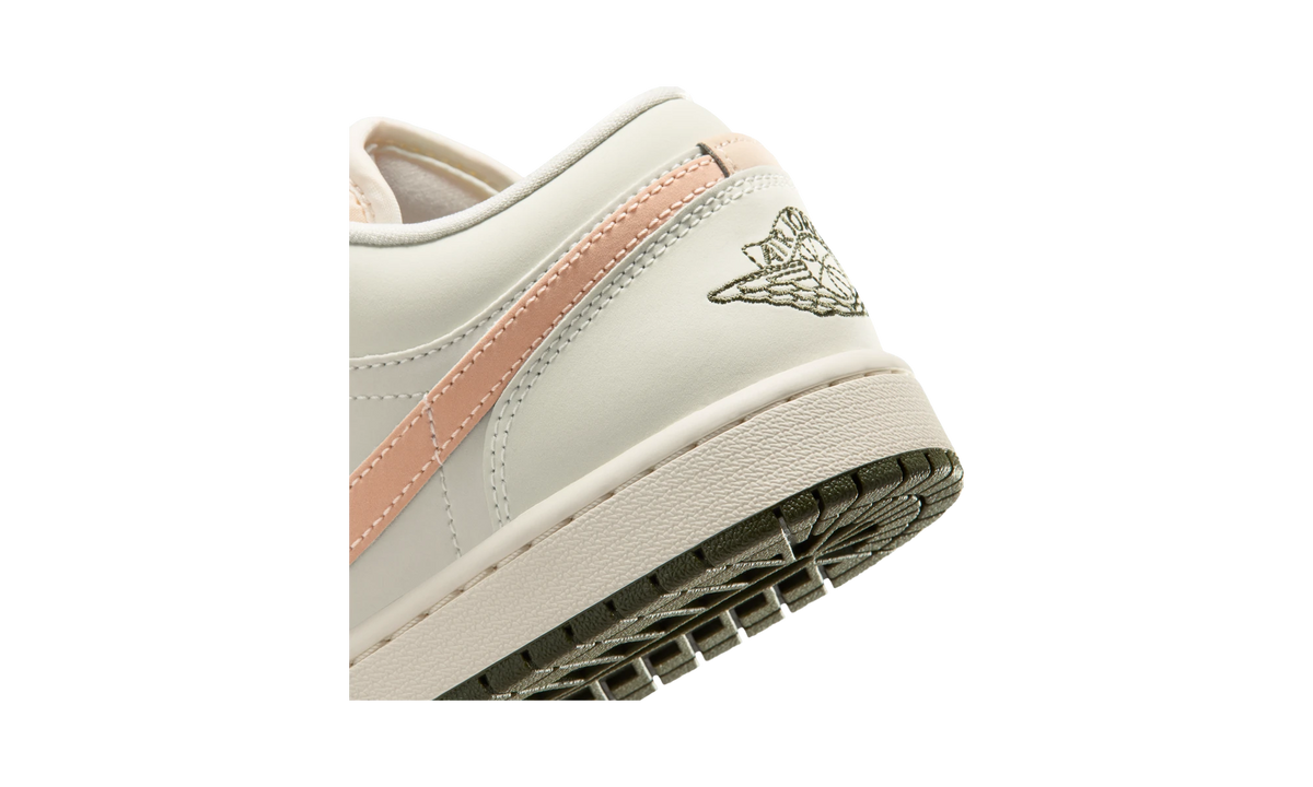 Overkicks - Air Jordan 1 Low Sail Crimson Tint Khaki (DC0774-111) - detalle