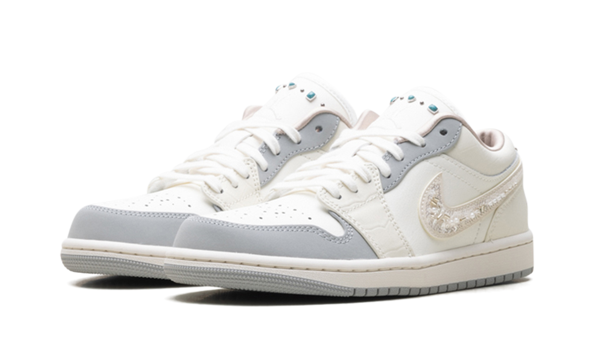 Overkicks - Air Jordan 1 Low Sail Soft Pearl (IH7323-100) - vista trasera