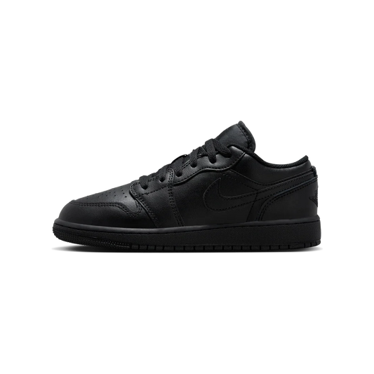 Overkicks - Air Jordan 1 Low Triple Black (2022) (GS) (553560-093) - vista lateral