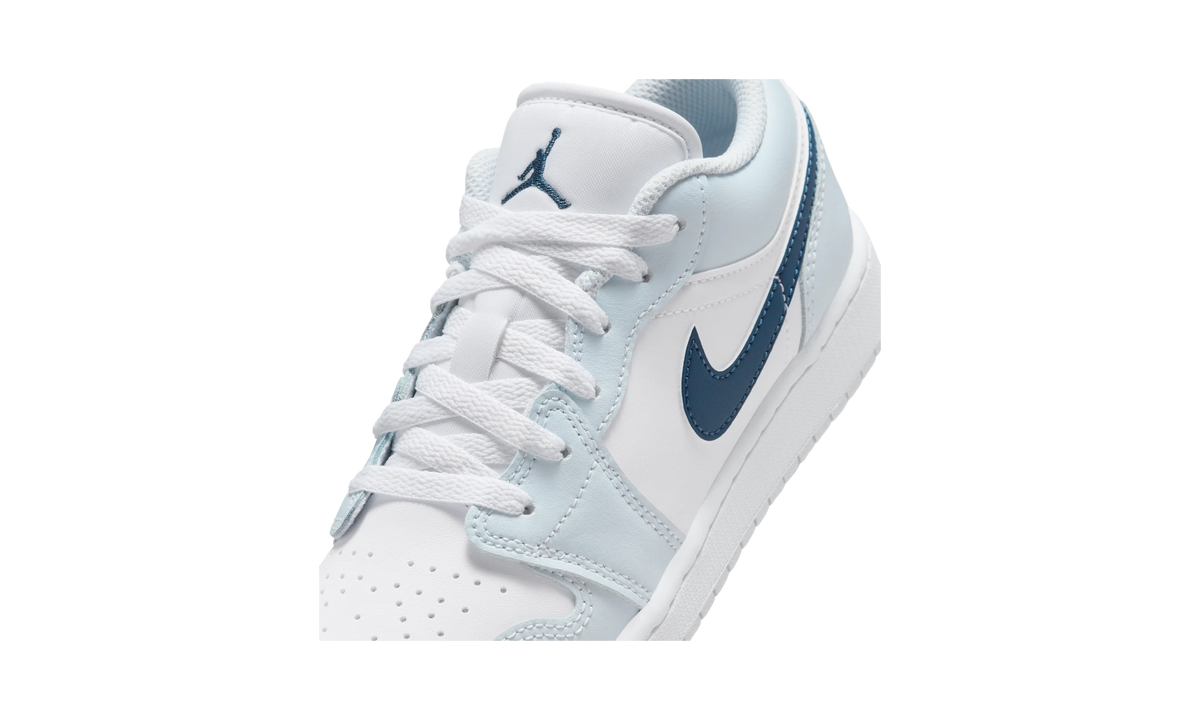 Overkicks - Air Jordan 1 Low White Aura Squadron Blue (553560-104) - detalle lateral interior