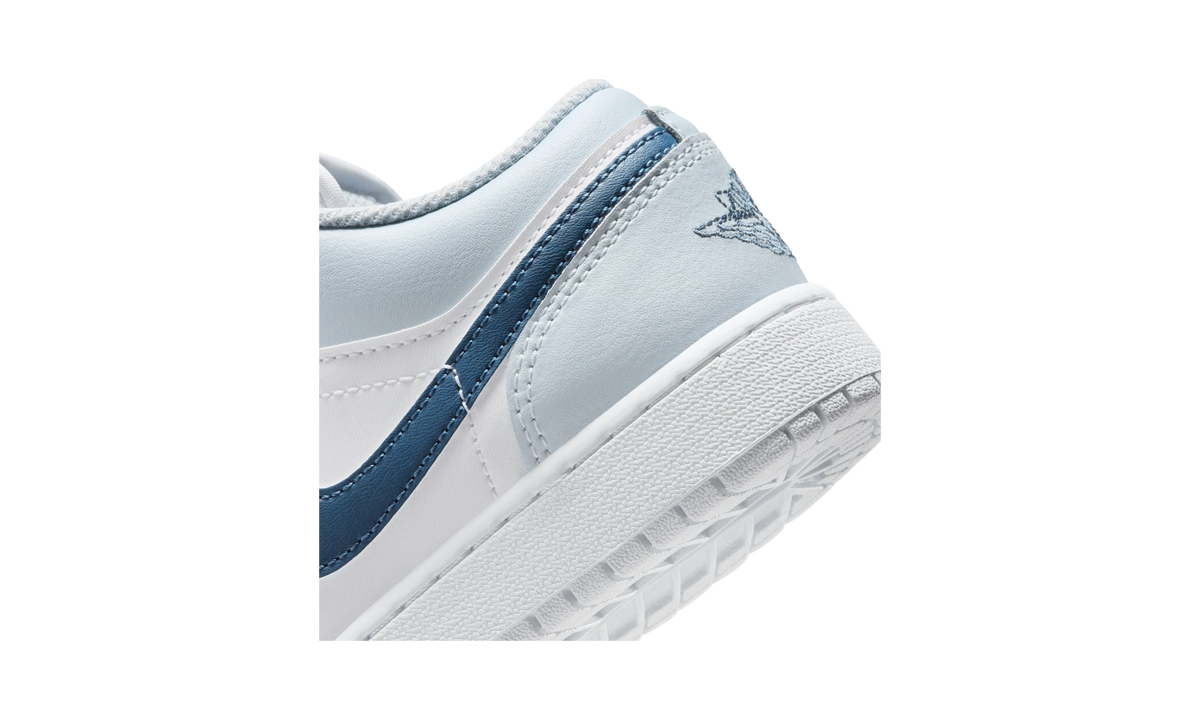 Overkicks - Air Jordan 1 Low White Aura Squadron Blue (553560-104) - detalle