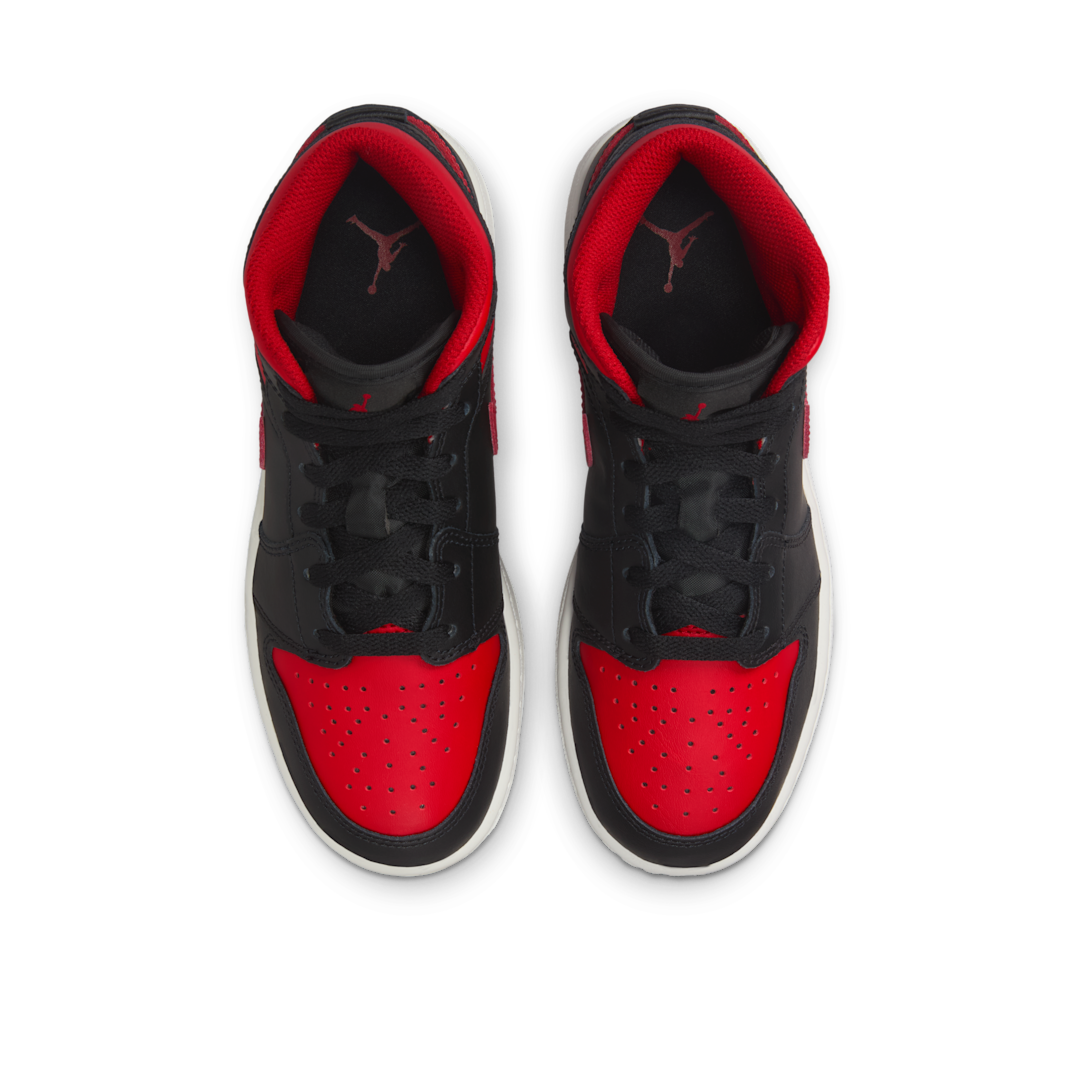 Overkicks - Air Jordan 1 Mid Black Summit White Varsity Red (DQ8423-067) - par completo