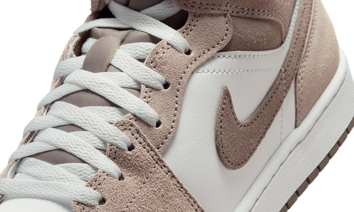 Overkicks - Air Jordan 1 Mid Enigma Stone (DQ8426-003) - detalle lateral interior