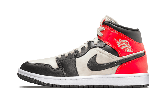 Overkicks - Air Jordan 1 Mid Newsprint Light Orewood Brown (DQ6078-100) - vista lateral